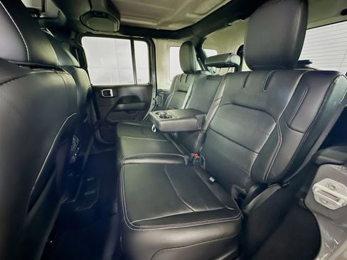 Used 2023 Jeep Wrangler Sahara image 27