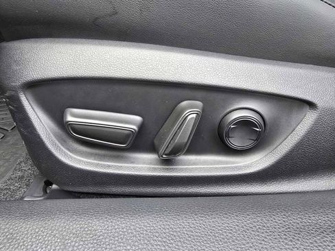 Used 2025 Toyota Prius XLE image 24