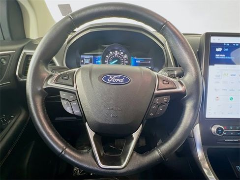 Used 2024 Ford Edge Titanium image 11