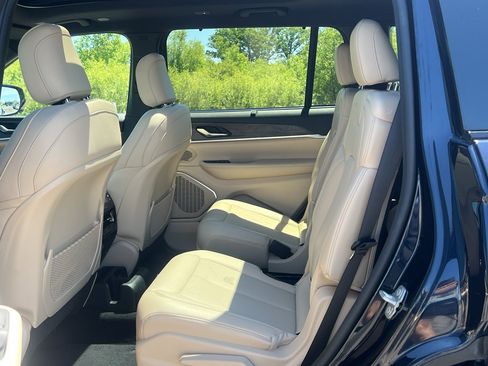 Used 2024 Jeep Grand Cherokee L Limited w/ Luxury Tech Group II AWD/4WD image 36