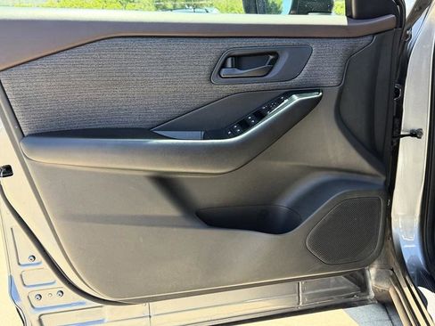 Used 2023 Nissan Rogue S FWD image 19