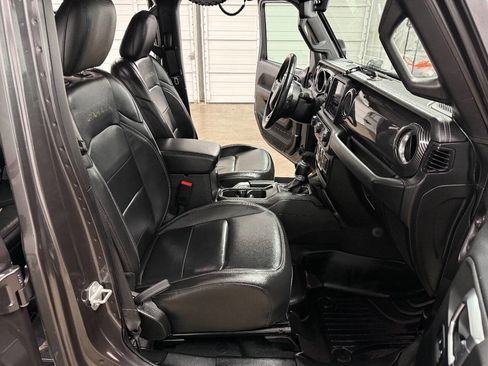 Used 2018 Jeep Wrangler Unlimited Sahara w/ Dual Top Group image 33