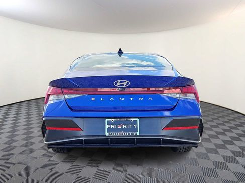 Used 2025 Hyundai Elantra SEL FWD image 5