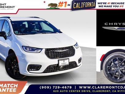 New 2026 Chrysler Pacifica Select w/ S Appearance Package