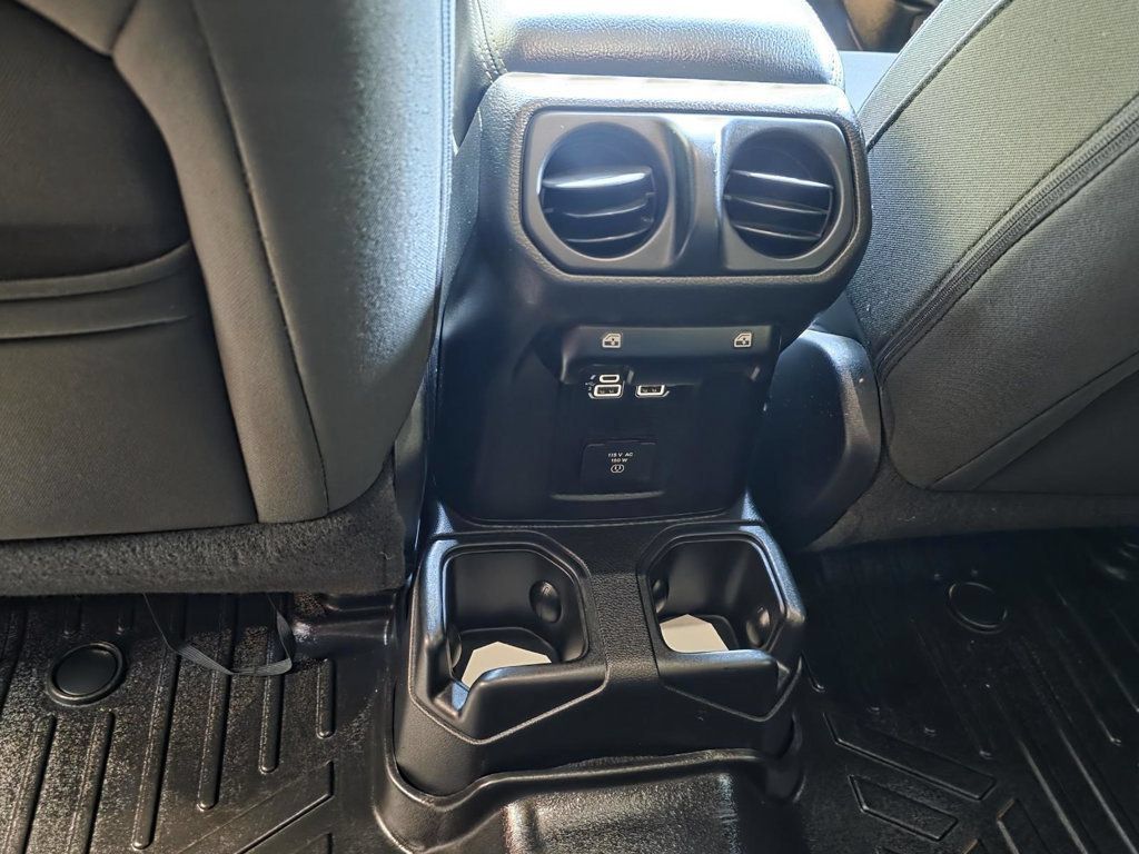 Used 2018 Jeep Wrangler Unlimited Sahara AWD/4WD image 10