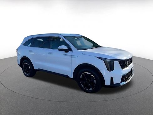 Used 2024 Kia Sorento S image 2