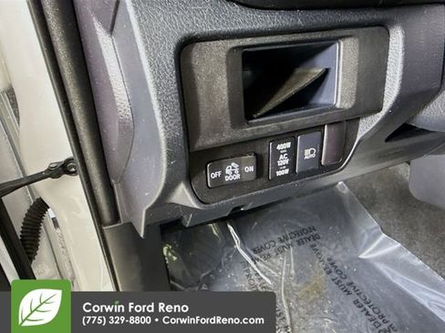 Used 2018 Toyota Tacoma TRD Off-Road w/ Technology Package image 10