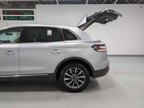 Used 2022 Lincoln Nautilus Standard image 10