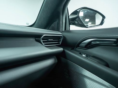 New 2025 Lotus Emira image 32