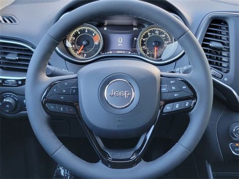 Certified 2023 Jeep Cherokee Altitude Lux image 32