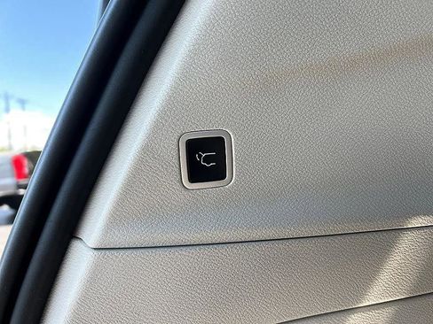 Used 2024 Chrysler Pacifica Limited FWD image 33