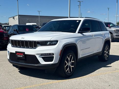 Used 2025 Jeep Grand Cherokee Limited AWD/4WD image 2