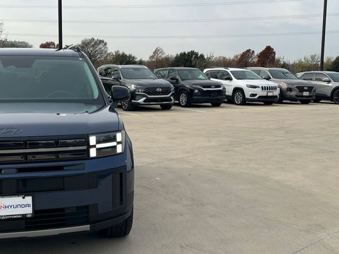 Used 2025 Hyundai Santa Fe XRT image 3