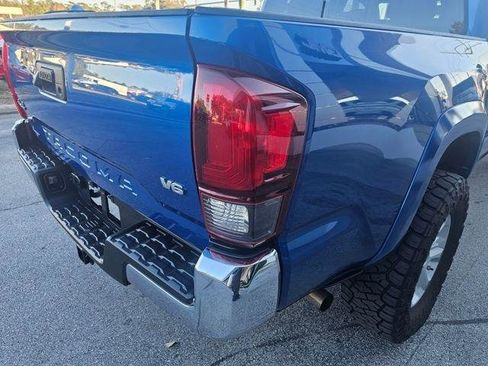 Used 2018 Toyota Tacoma SR5 AWD/4WD image 13