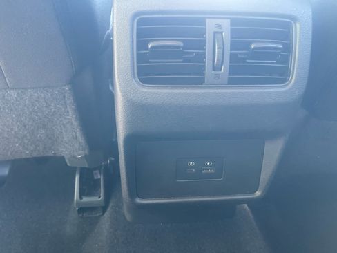 Used 2023 Nissan Rogue SV FWD image 31