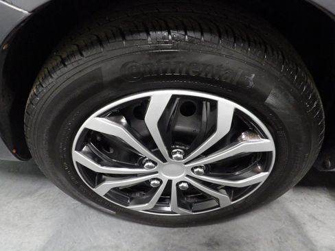 Used 2018 Nissan Versa SV FWD image 15