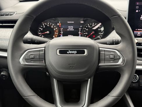 Used 2024 Jeep Compass Latitude AWD/4WD image 16