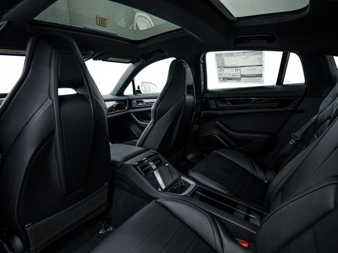 Certified 2025 Porsche Panamera 4 image 24