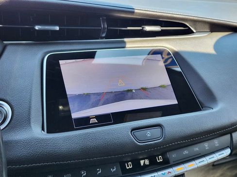 Used 2023 Cadillac XT4 Luxury w/ Cold Weather Package AWD/4WD image 20