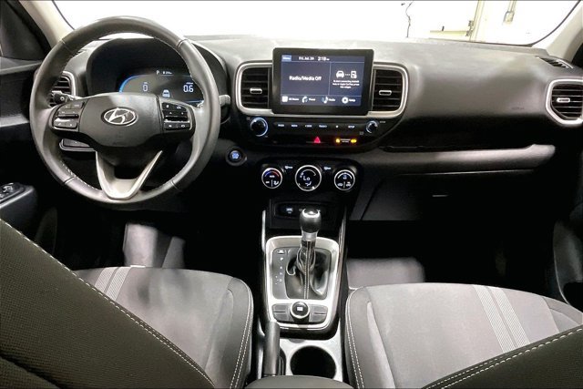 Used 2025 Hyundai Venue SEL FWD image 15
