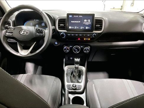 Used 2025 Hyundai Venue SEL FWD image 15