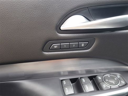 Used 2025 Cadillac XT4 Premium Luxury image 18