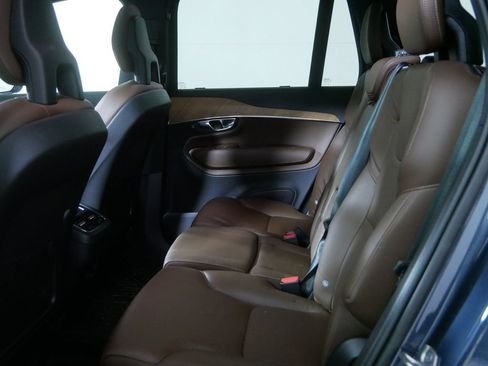Used 2021 Volvo XC90 T6 Momentum w/ Climate Package AWD/4WD image 19