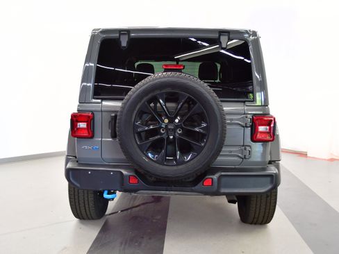 Used 2023 Jeep Wrangler Unlimited Sahara w/ Cold Weather Group AWD/4WD image 6
