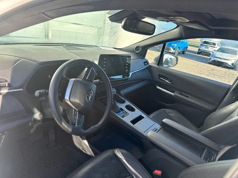 Used 2023 Toyota Sienna XSE AWD/4WD image 13
