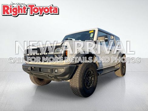 Used 2025 Ford Bronco Outer Banks w/ Sasquatch Package AWD/4WD image 1