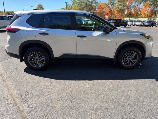 Used 2025 Nissan Rogue S AWD/4WD image 6