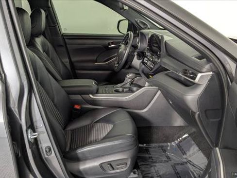 Used 2024 Toyota Highlander XSE FWD image 24
