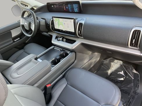 New 2026 Ford Expedition Active RWD image 15