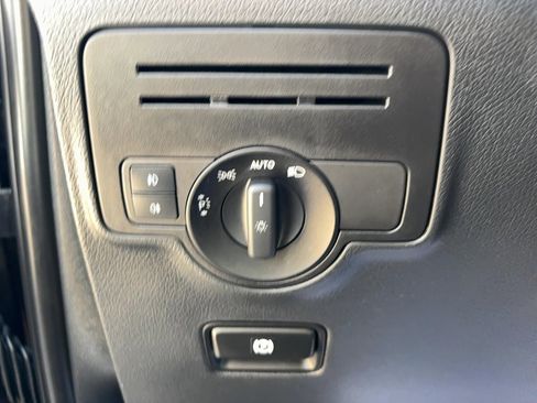 Used 2016 Mercedes-Benz Metris Passenger image 21