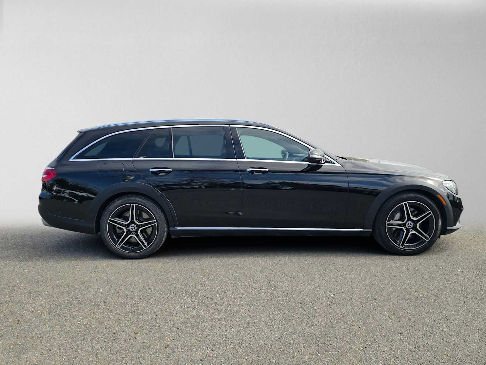 Used 2023 Mercedes-Benz E 450 4MATIC All-Terrain Wagon image 2