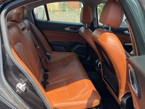 Used 2019 Alfa Romeo Giulia AWD image 13