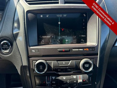 Used 2017 Ford Explorer XLT w/ Equipment Group 202A AWD/4WD image 25