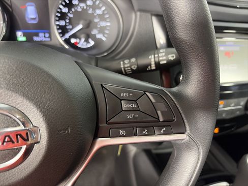 Used 2018 Nissan Rogue S image 28