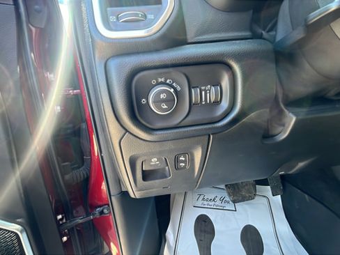 Used 2019 RAM 1500 Laramie AWD/4WD image 11