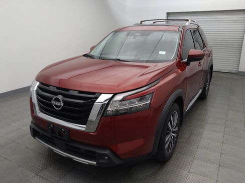 Used 2022 Nissan Pathfinder Platinum w/ Cargo Package FWD image 15