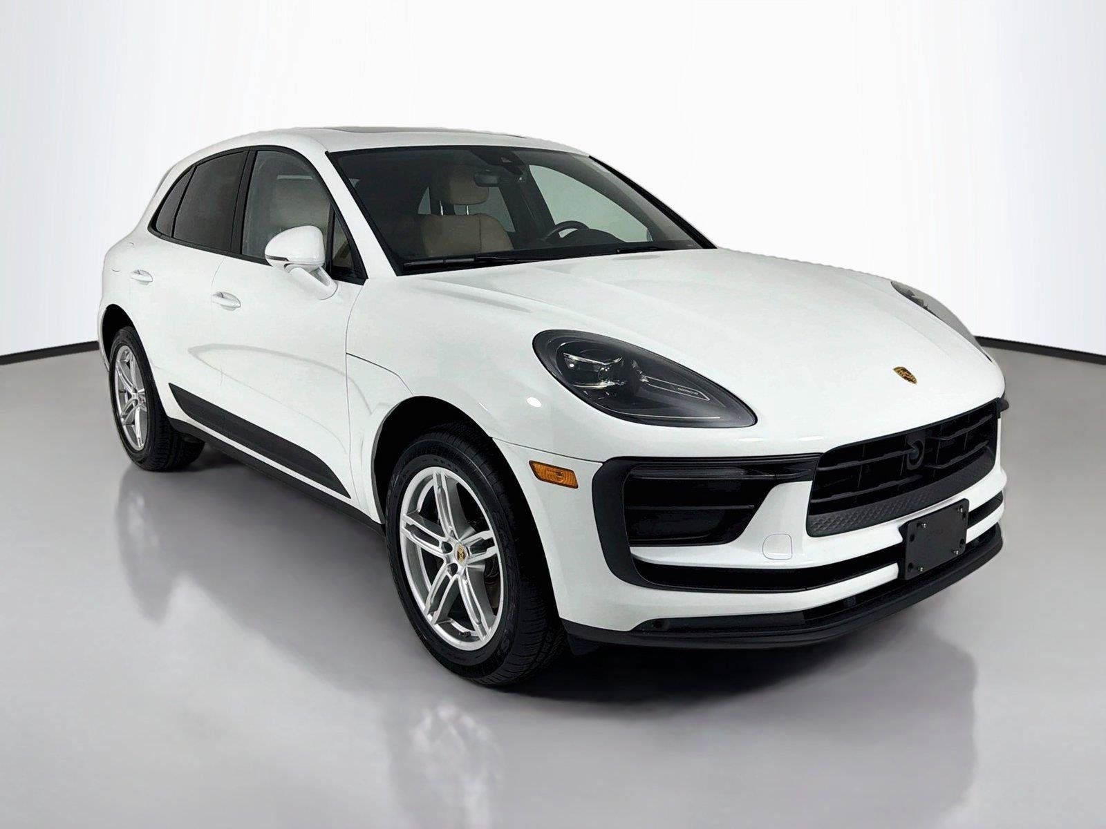 Certified 2023 Porsche Macan AWD/4WD image 31