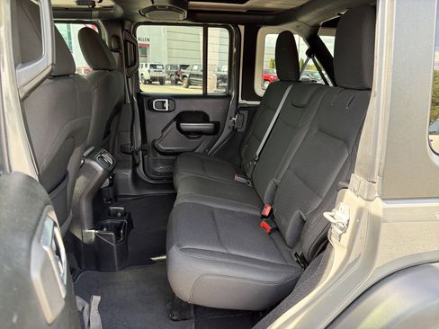 Used 2020 Jeep Wrangler Unlimited Sport image 31