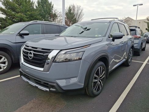 New 2025 Nissan Pathfinder Platinum image 3