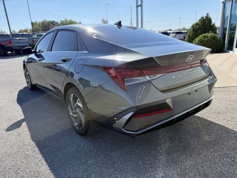 Used 2024 Hyundai Elantra SEL w/ Convenience Package image 3