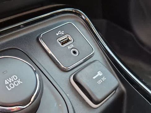 Used 2018 Jeep Compass Limited w/ Navigation Group AWD/4WD image 30