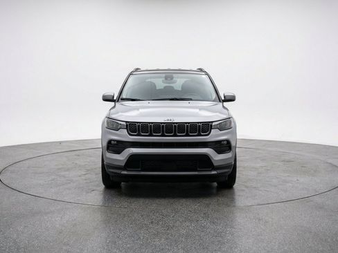 Used 2025 Jeep Compass Limited AWD/4WD image 2