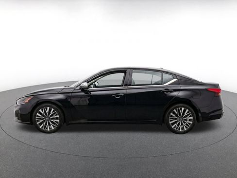 Used 2025 Nissan Altima 2.5 SV FWD image 4
