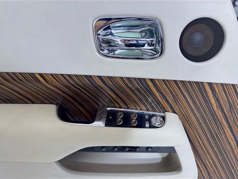 Used 2016 Rolls-Royce Dawn RWD image 17