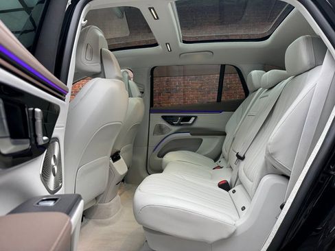 Used 2023 Mercedes-Benz EQS 580 4MATIC SUV image 23