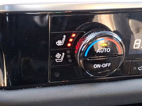 Used 2023 Nissan Pathfinder Platinum image 30